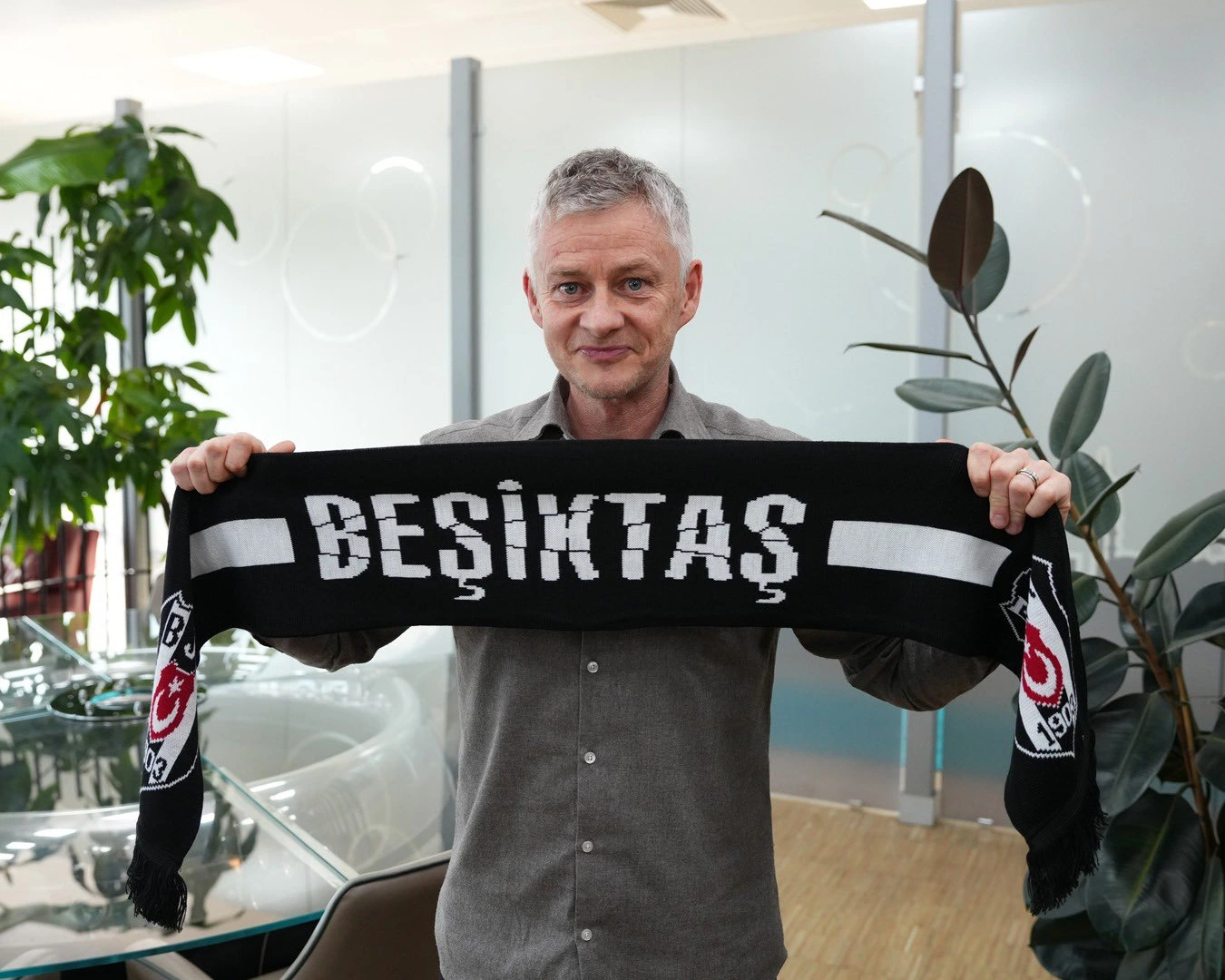 Ole Gunnar Solskjaer saat melatih Besiktas sebelum resmi diberhentikan setelah gagal lolos ke UEFA Conference League.
