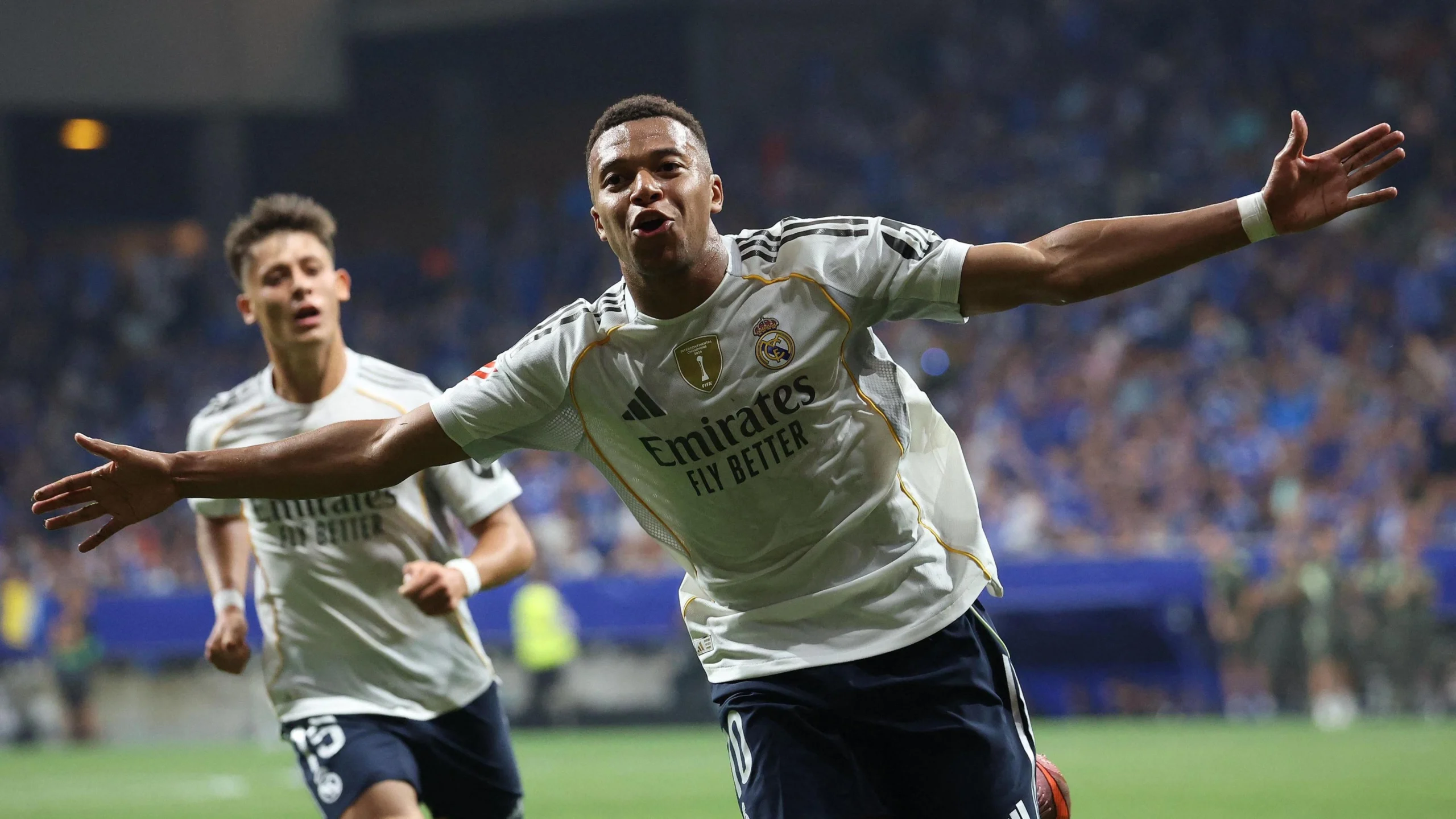 Mbappe rayakan gol bersama rekan setim saat Real Madrid kalahkan Oviedo 3-0 di Liga Spanyol 2025