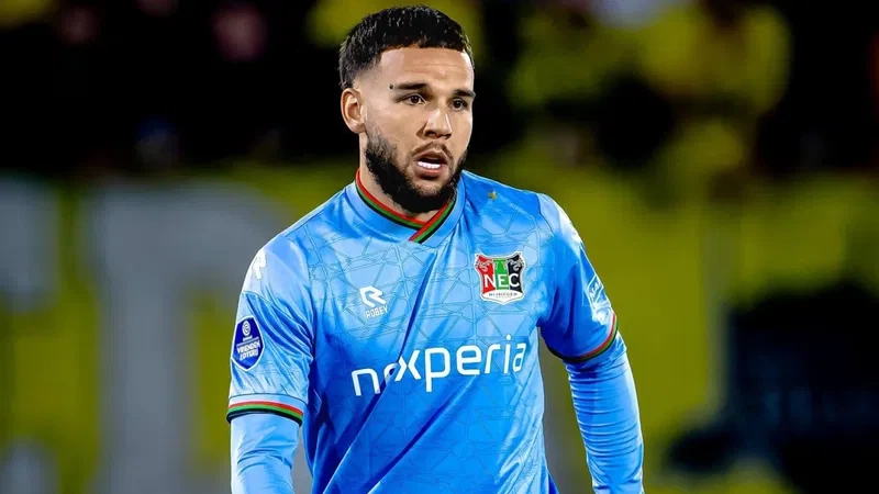 Calvin Verdonk pemain NEC Nijmegen saat melawan NAC Breda di Eredivisie 2025