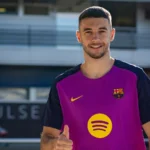 Joan Garcia mengenakan jersey Barcelona siap lawan Mallorca di LaLiga 2025/26