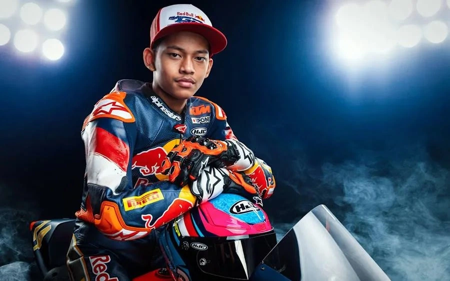 Veda Ega Pratama meraih pole position di Red Bull Rookies Cup Austria 2025 dengan performa dominan