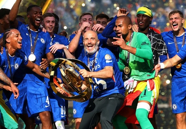 Skuad Chelsea merayakan kemenangan Piala Dunia Antarklub 2025 bersama Enzo Maresca