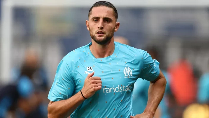 Adrien Rabiot mengenakan jersey Marseille saat latihan sebelum dijual klub