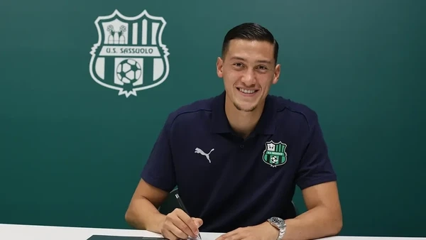 Jay Idzes resmi bergabung dengan US Sassuolo untuk musim 2025/2026