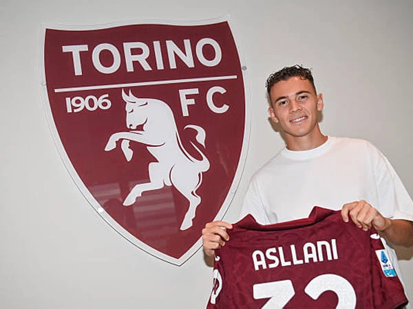 Kristjan Asllani resmi bergabung ke Torino dengan status pinjaman dari Inter Milan